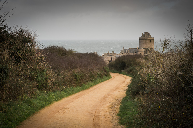 Le chemin du Fort La Latte.