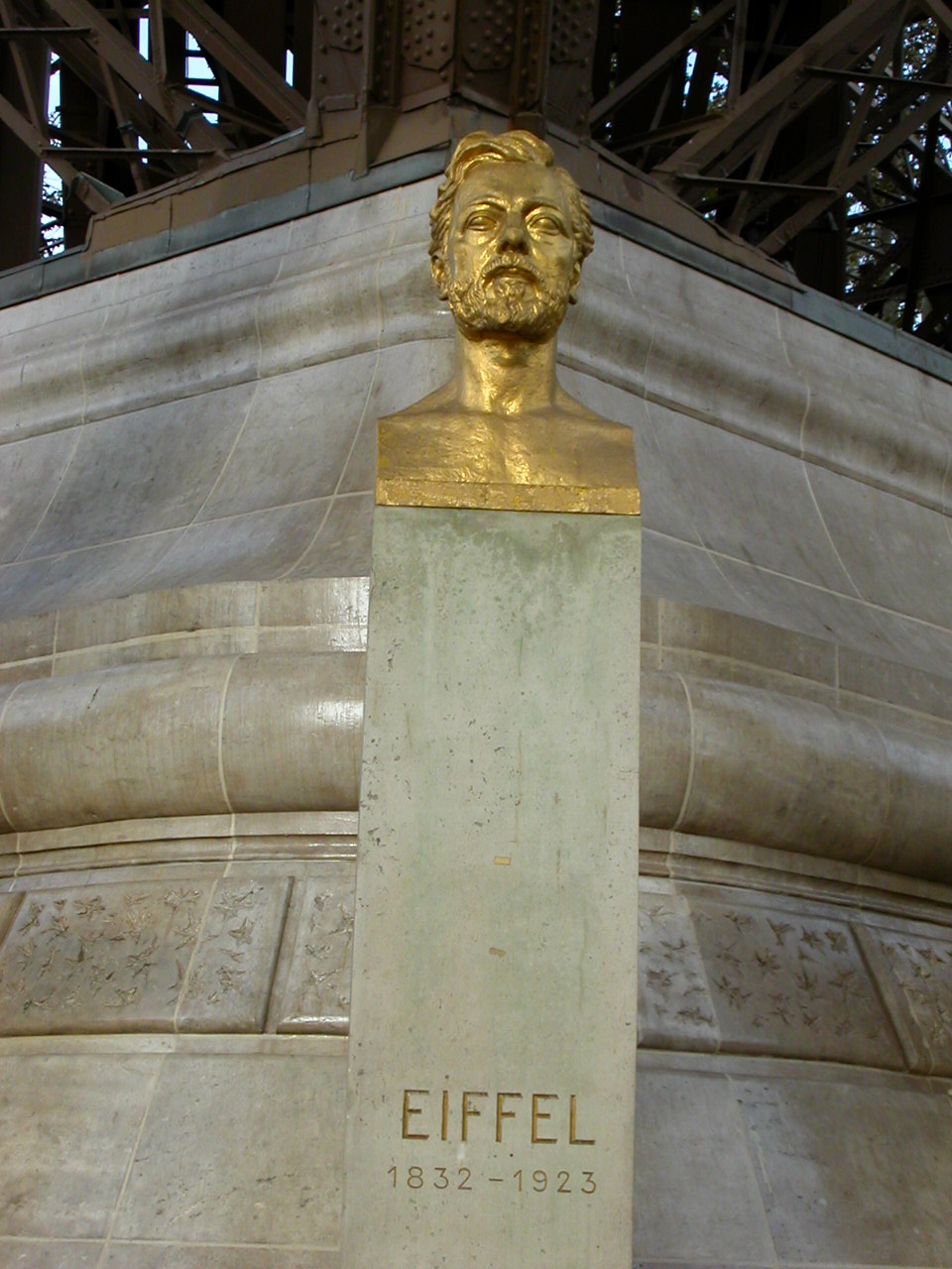 Eiffel tower bust
