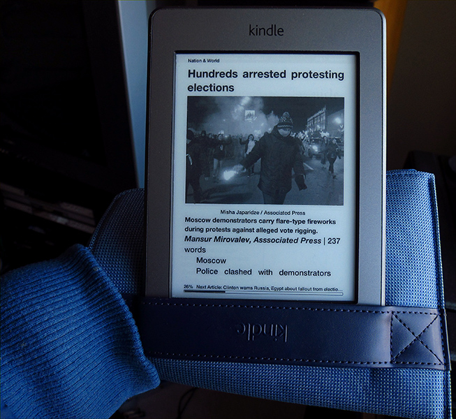 No, its a snug fit, so doesnt fall over at all.  :-) <br>For a warm winters read.