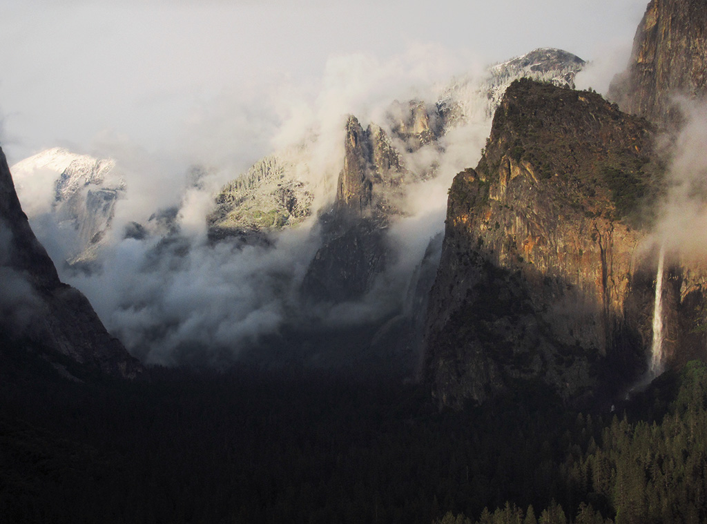 Resting Cloud ridgeline, under snow, at left.  Tunnel View. 7:15 pm S95 #4588