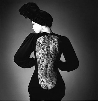 “Vogue”, dress by Yves Saint laurent, Paris, 1970 © Jeanloup Sieff