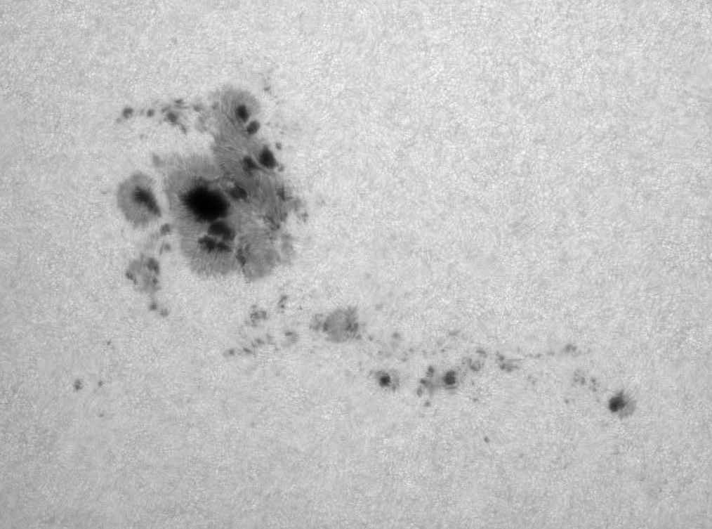 Sunspots UD: 20120511 UT: 15:14