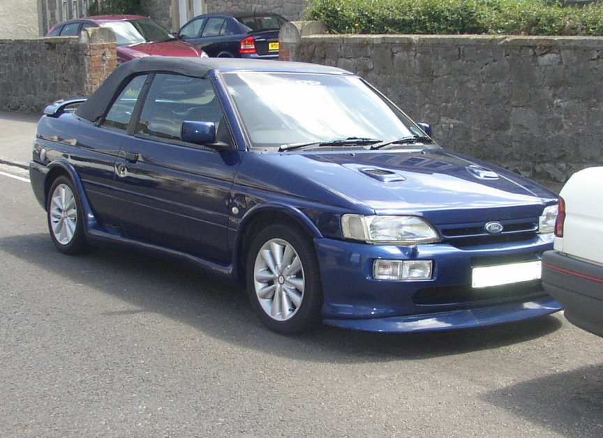 BLUE ESCORT H REG FRONT.jpg