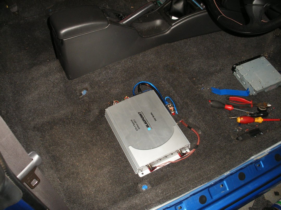 Subaru P1 under seat amplifier.jpg