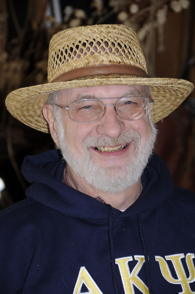 Ken Trimmer wearing a straw hat in April 2008 _DSC1998.jpg