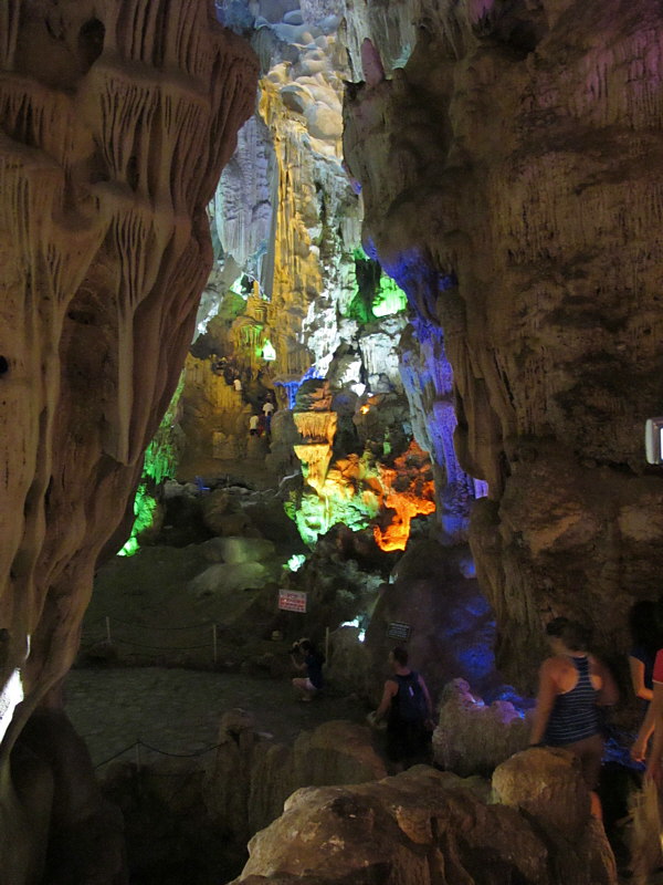 Vietnam 1115 Sung Sot Cave