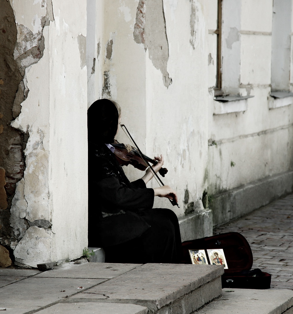 1st: Busking in Suzdal by Peter Szymiczek