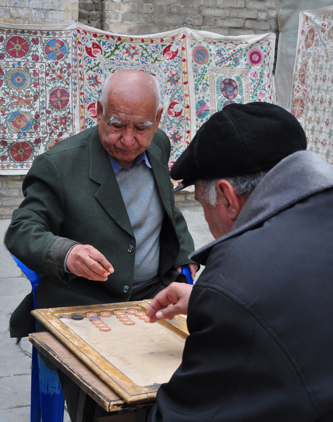 Backgammon rivalry in Bukhara