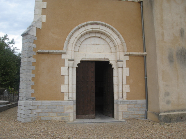 PORCHE DE L EGLISE  DE  BIAUDOS