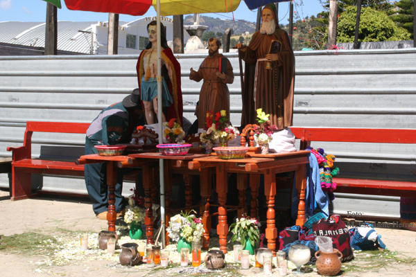 Imagenes en Adoracion Durante la Feria Local