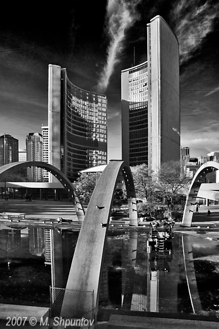 Torontos City Hall , Toronto BW