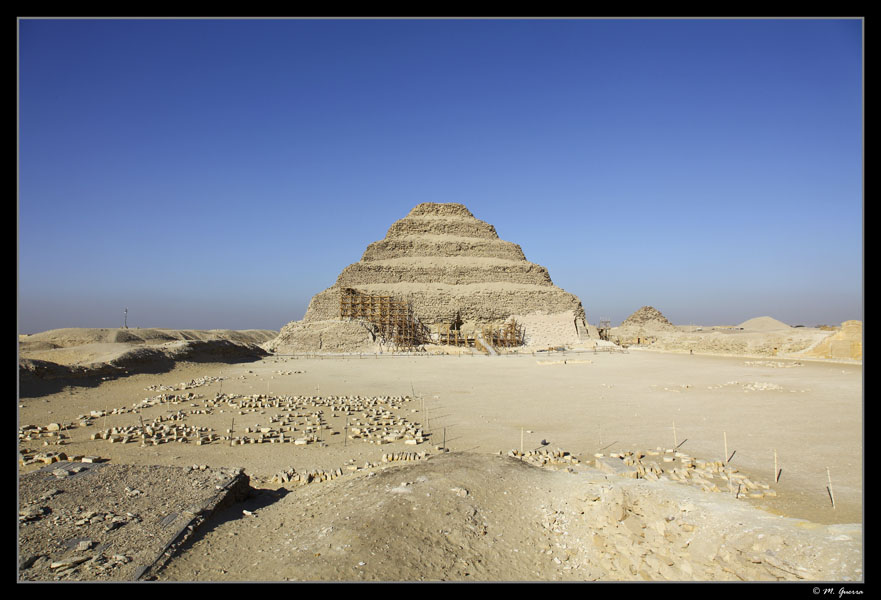 07 - The Shakkara Pyramid without people