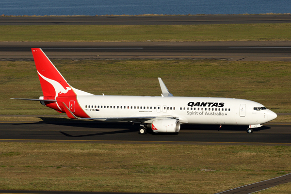 QANTAS BOEING 737 800 SYD RF IMG_9667 .jpg