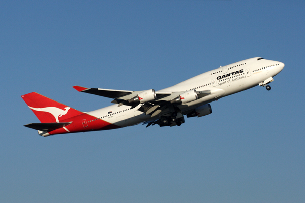 QANTAS BOEING 747 400ER SYD RF IMG_9645 .jpg