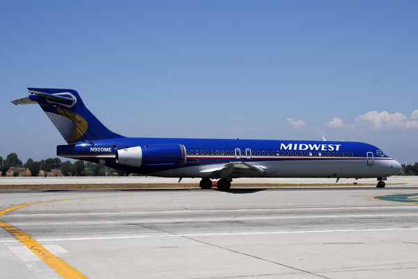 MIDWEST BOEING 717 LAX RF IMG_0063.jpg