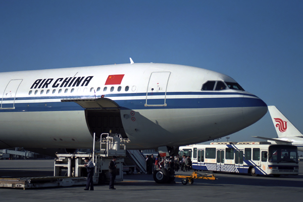 AIR CHINA AIRBUS A340 300 BJS RF 1415 0A.jpg