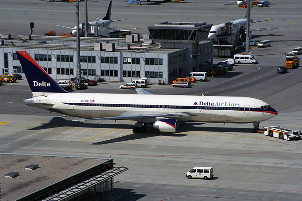 DELTA BOEING 767 300 FRA RF 1552 23.jpg