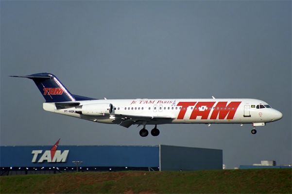 TAM FOKKER 100 CGH RF 1375 25.jpg