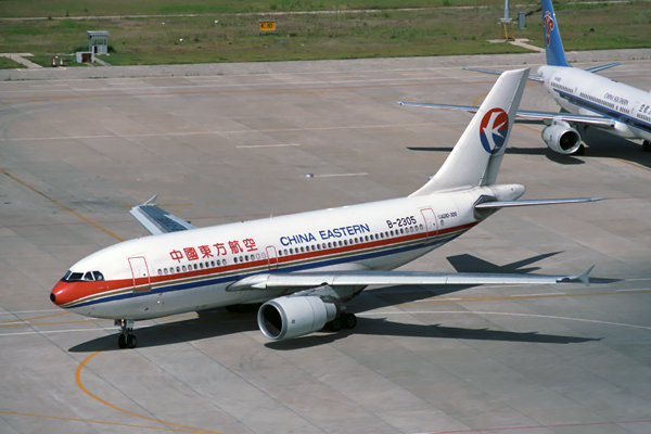 CHINA EASTERN AIRBUS A310 300 SHZ RF 687 8.jpg