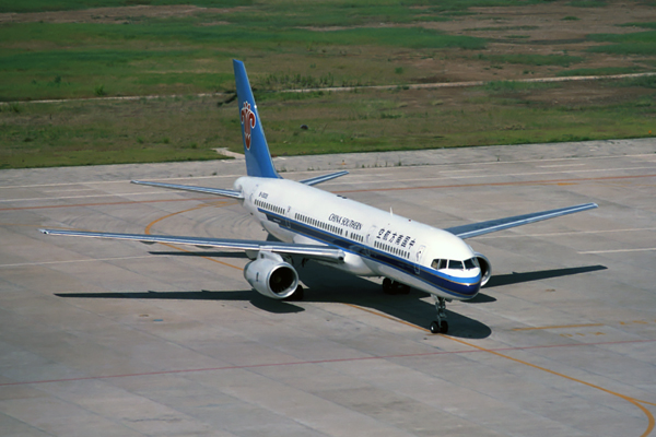 CHINA SOUTHERN BOEING 757 200 SHZ RF 687 4.jpg