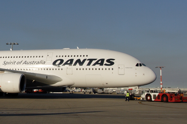 QANTAS AIRBUS A380 SYD RF IMG_1611.jpg