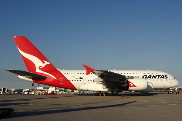 QANTAS AIRBUS A380 SYD RF IMG_1619.jpg