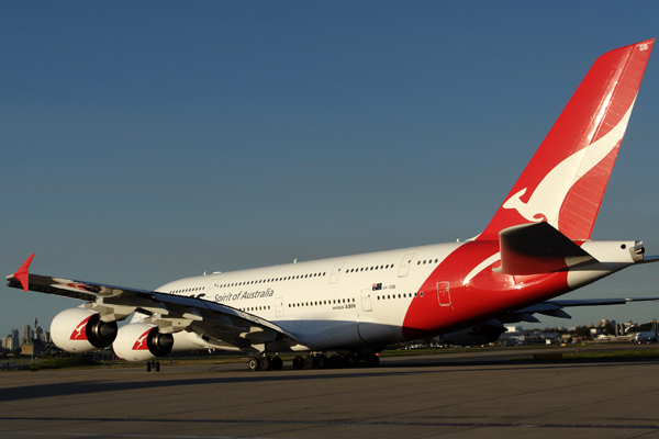 QANTAS AIRBUS A380 SYD RF IMG_1625.jpg