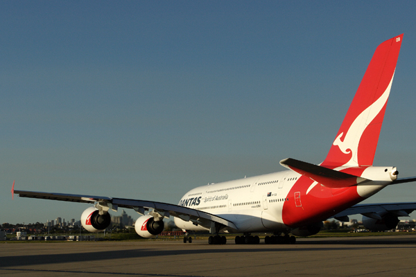 QANTAS AIRBUS A380 SYD RF IMG_1627.jpg