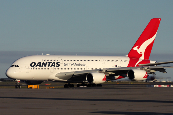 QANTAS AIRBUS A380 SYD RF IMG_2129.jpg