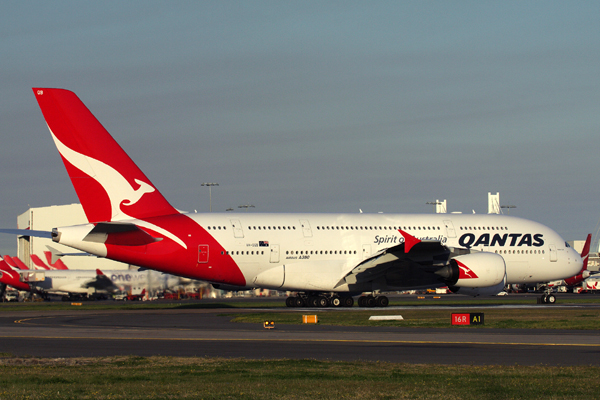 QANTAS AIRBUS A380 SYD RF IMG_2149.jpg