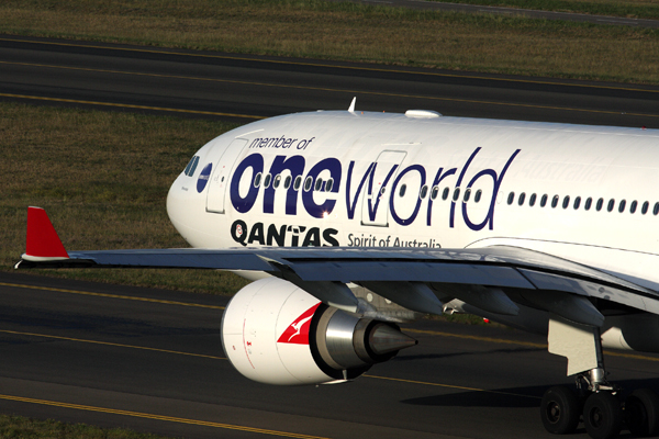 QANTAS AIRBUS A330 200 SYD RF IMG_2358.jpg