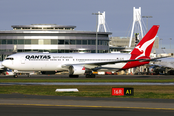 QANTAS BOEING 767 300 SYD RF IMG_2153.jpg