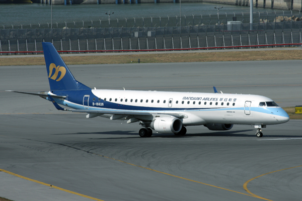 MANDARIN AIRLINES EMBRAER 190 HKG RF IMG_4858.jpg