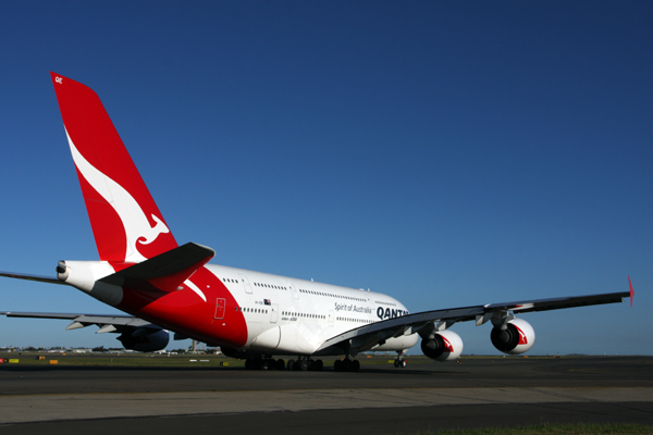 QANTAS AIRBUS A380 SYD RF IMG_2065.jpg