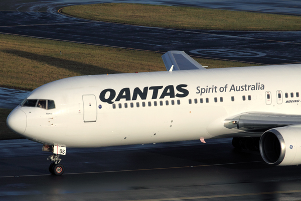 QANTAS BOEING 767 300 SYD RF IMG_7951.jpg