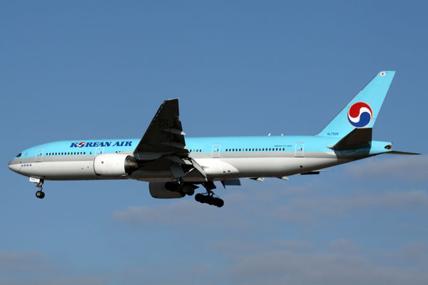 KOREAN AIR BOEING 777 300 NRT RF IMG_8433.jpg