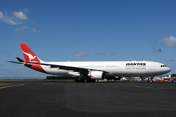 QANTAS AIRBUS A330 300 HBA RF IMG_5946.jpg