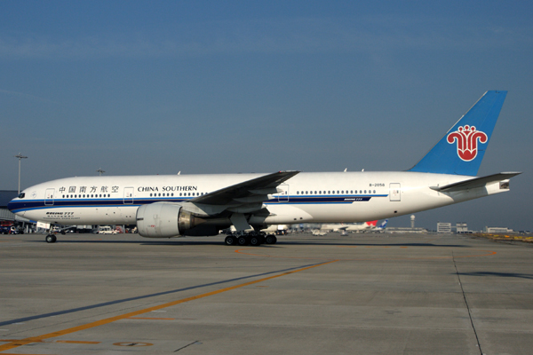 CHINA SOUTHERN BOEING 777 200 KIX RF IMG_5566.jpg