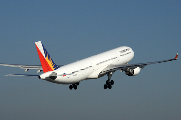 PHILIPPINES AIRBUS A330 300 KIX RF IMG_5510.jpg