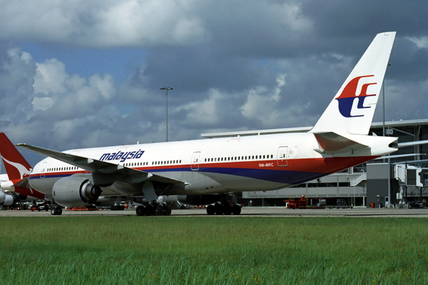 MALAYSIA BOEING 777 200 BNE RF 1335 26.jpg