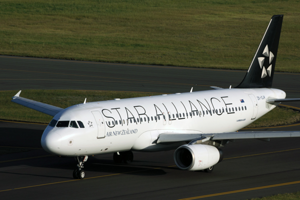 AIR NEW ZEALAND AIRBUS A320 SYD RF IMG_9716.jpg