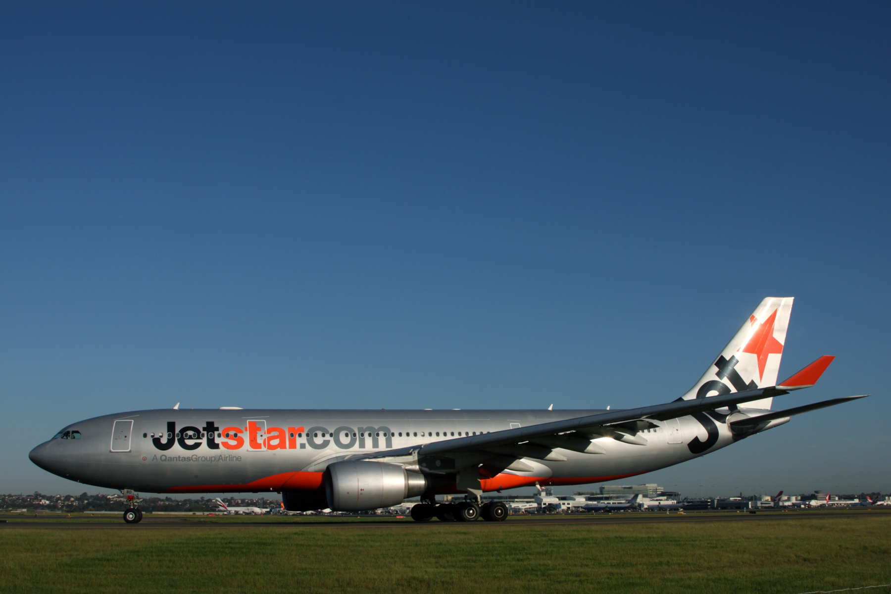 JETSTAR AIRBUS A330 200 SYD RF IMG_5689.jpg