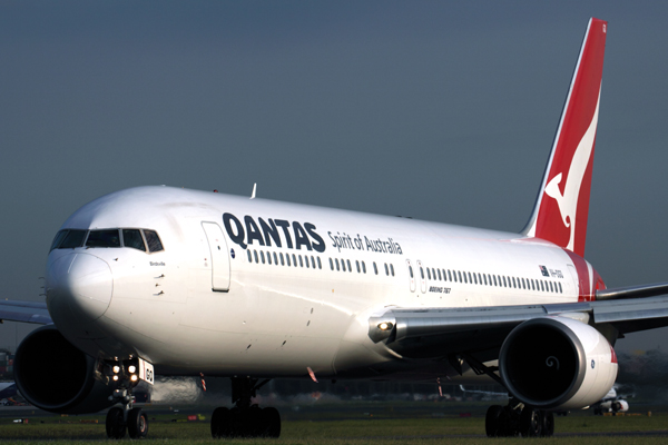 QANTAS BOEING 767 300 SYD RF IMG_0239.jpg