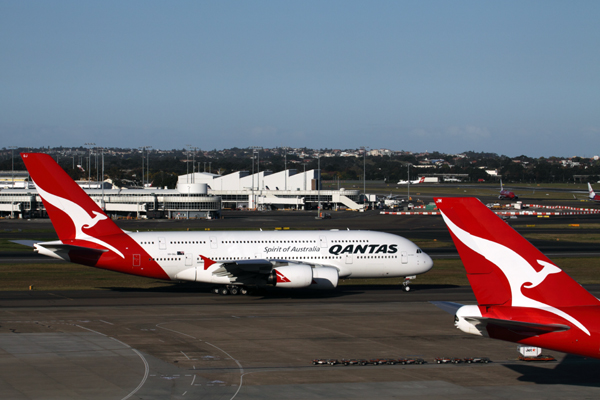 QANTAS AIRCRAFT SYD RF IMG_9893.jpg