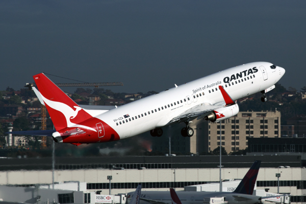 QANTAS BOEING 737 800 SYD RF IMG_9754.jpg