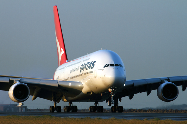 QANTAS AIRBUS A380 SYD RF IMG_6368.jpg