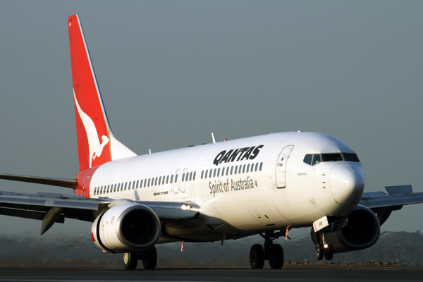 QANTAS BOEING 737 400 SYD RF IMG_6436.jpg