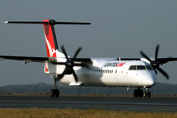 QANTAS LINK DASH 8 400 SYD RF IMG_6503.jpg