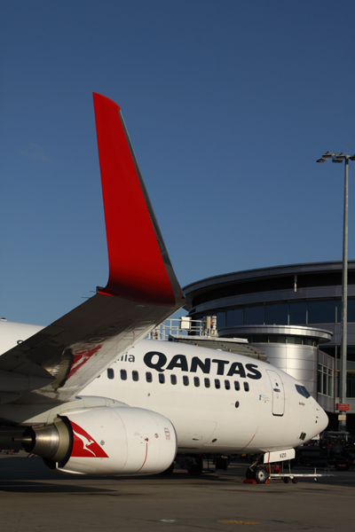 QANTAS BOEING 737 800 SYD RF IMG_7139.jpg