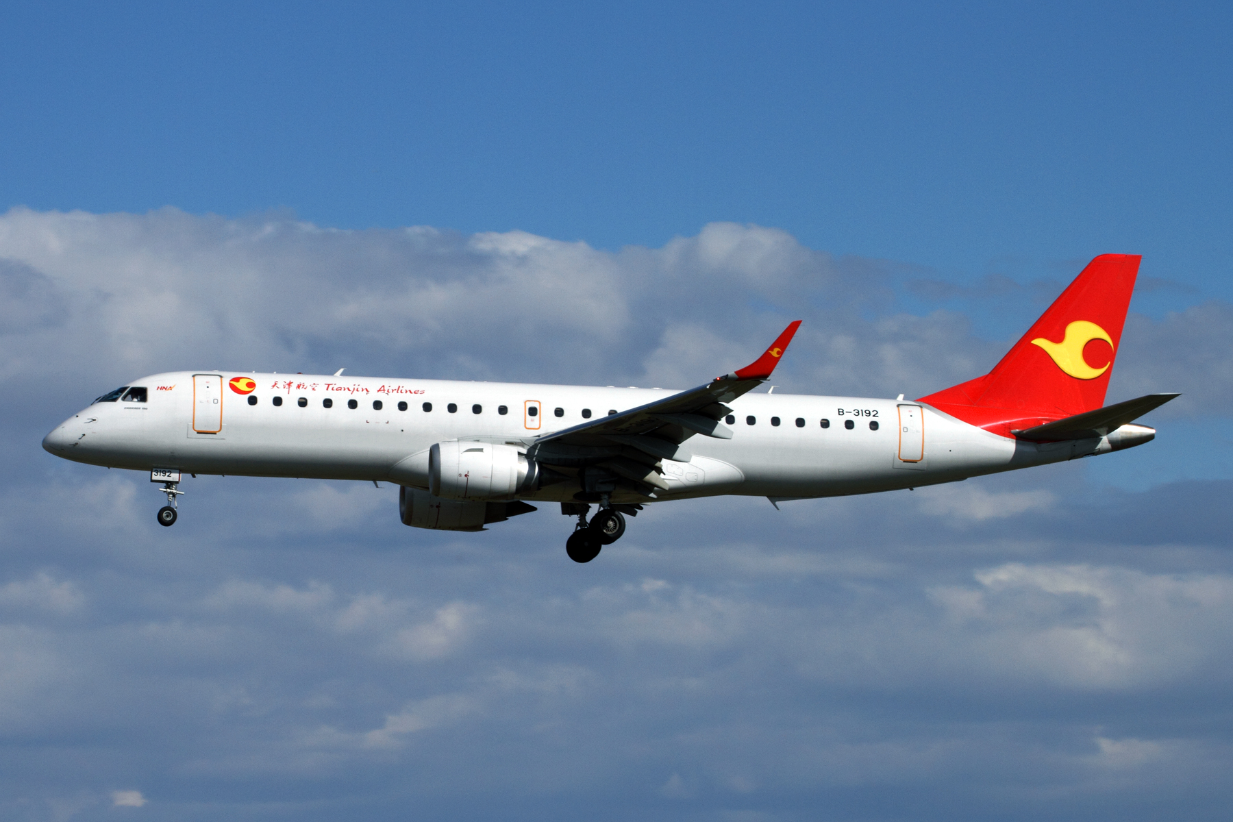 TIANJIN AIRLINES EMBRAER 190 BJS RF IMG_7133.jpg